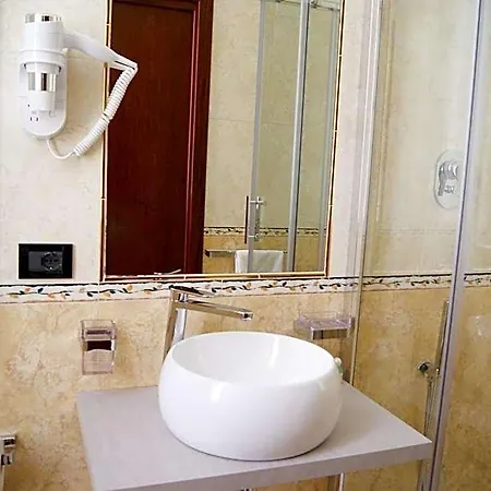 Monti 66 Hotel 2*